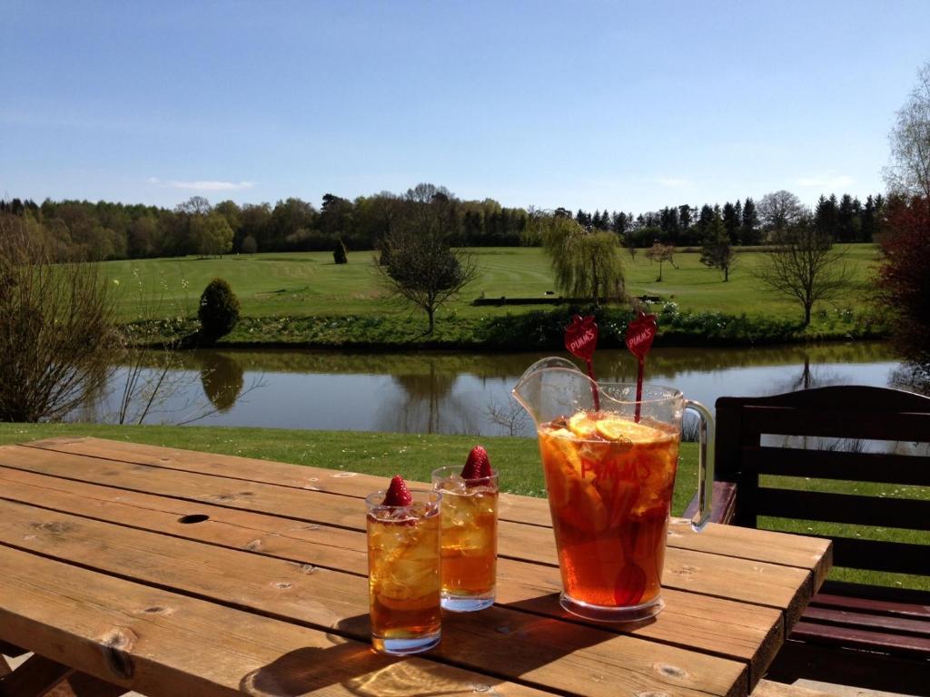 Mannings Heath Hotel Horsham Exteriör bild